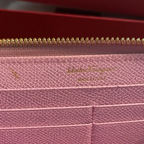 FERRAGAMO pink zip wallet with bow and original box - Used - Authentic - Picture 10 of 13